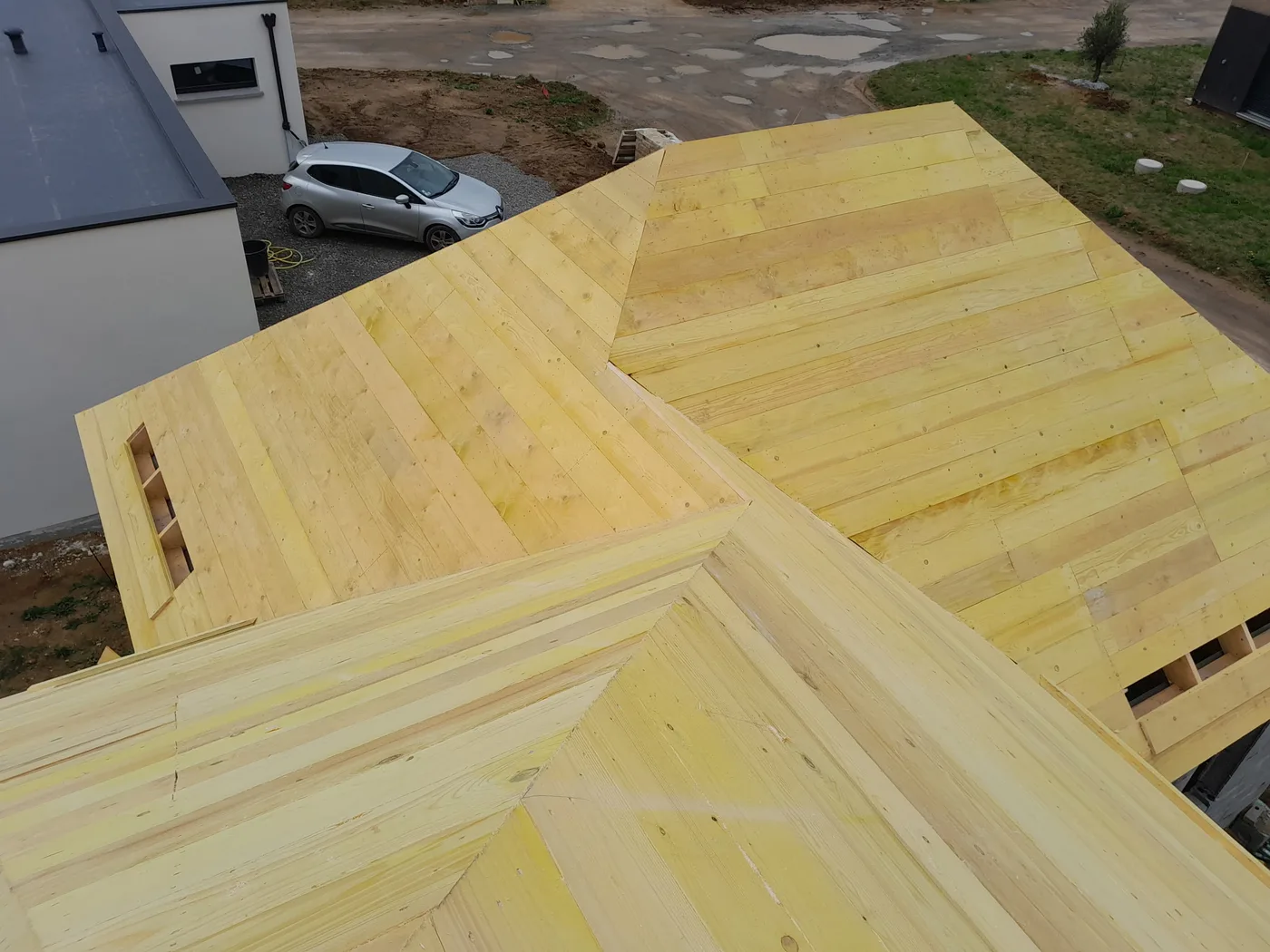 Voligeage et charpente neuve sur toiture en Finistère Nord — Coat-Amis Charpente charpentier