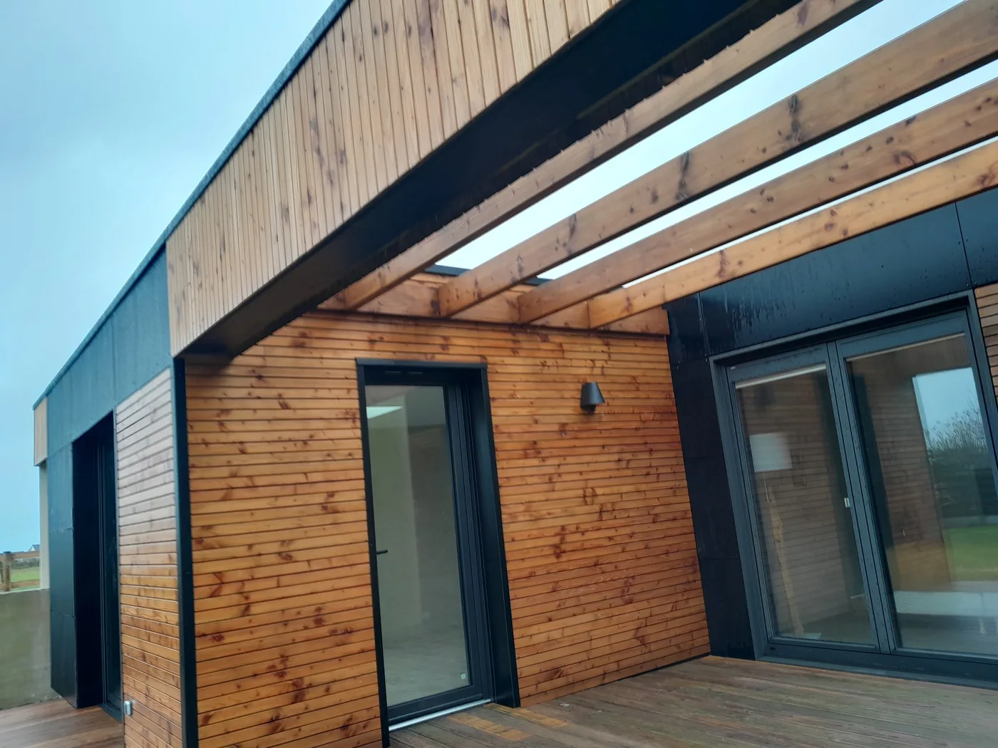 Extension bois et bardage douglas à Plouescat — Coat-Amis Charpente