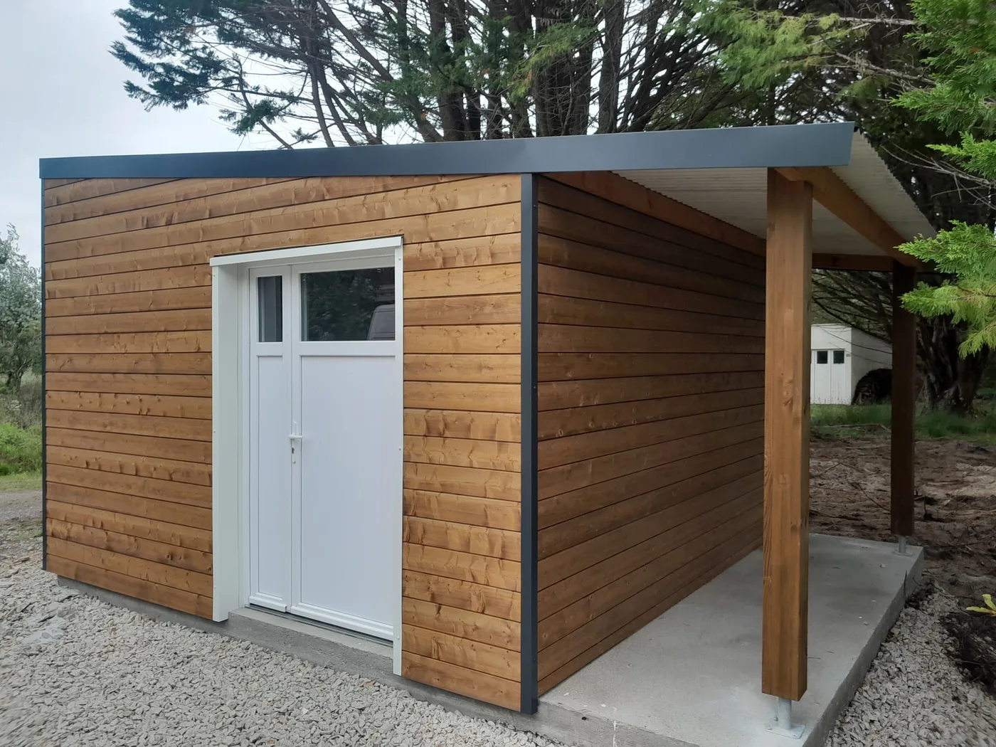 Studio annexe en bois avec bardage horizontal en Finistère Nord — Coat-Amis Charpente