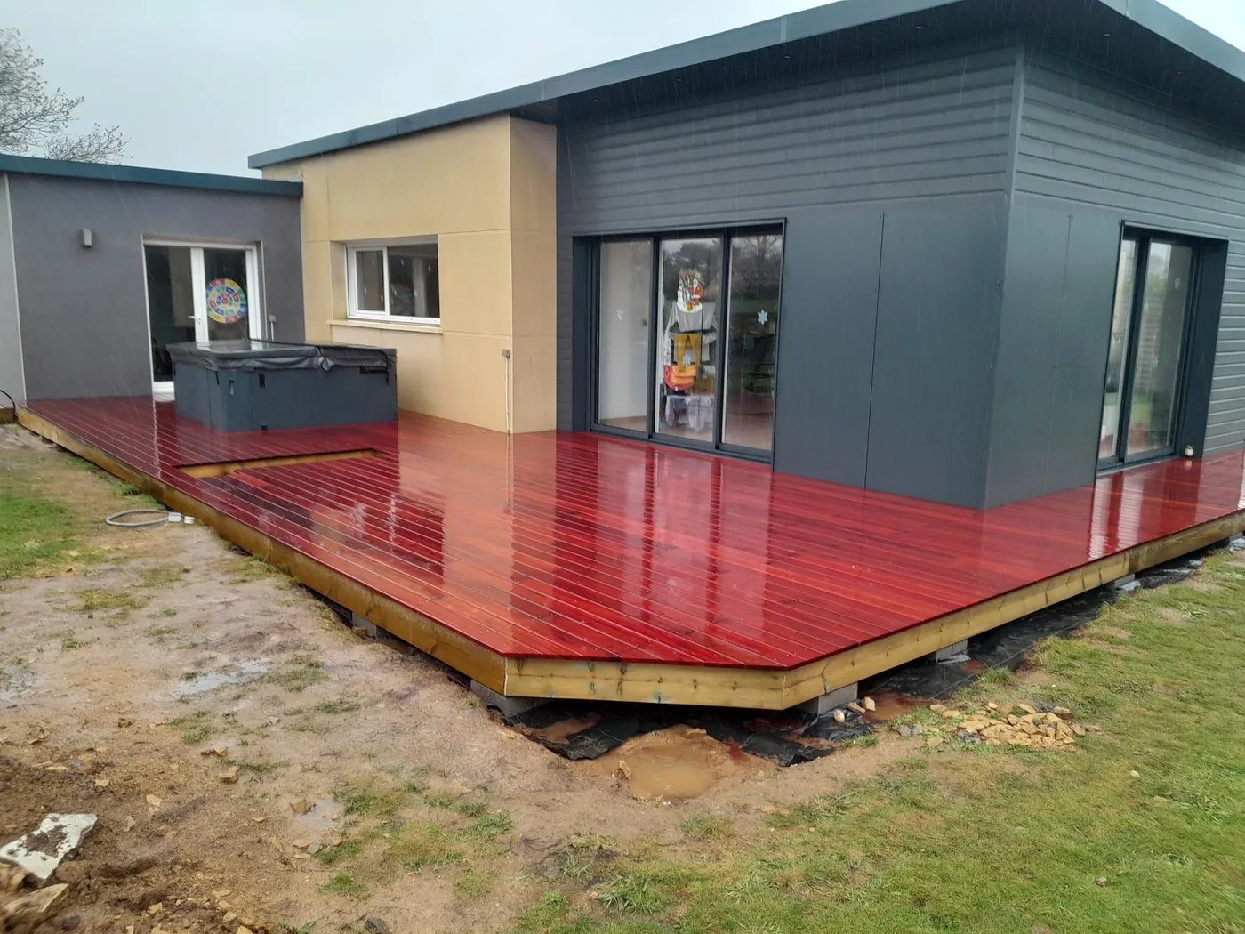 Terrasse en bois exotique finition saturateur en Finistère Nord — Coat-Amis Charpente