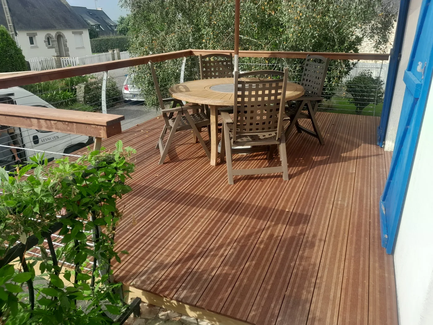Terrasse bois exotique avec garde-corps câbles inox à Plouescat — Coat-Amis Charpente